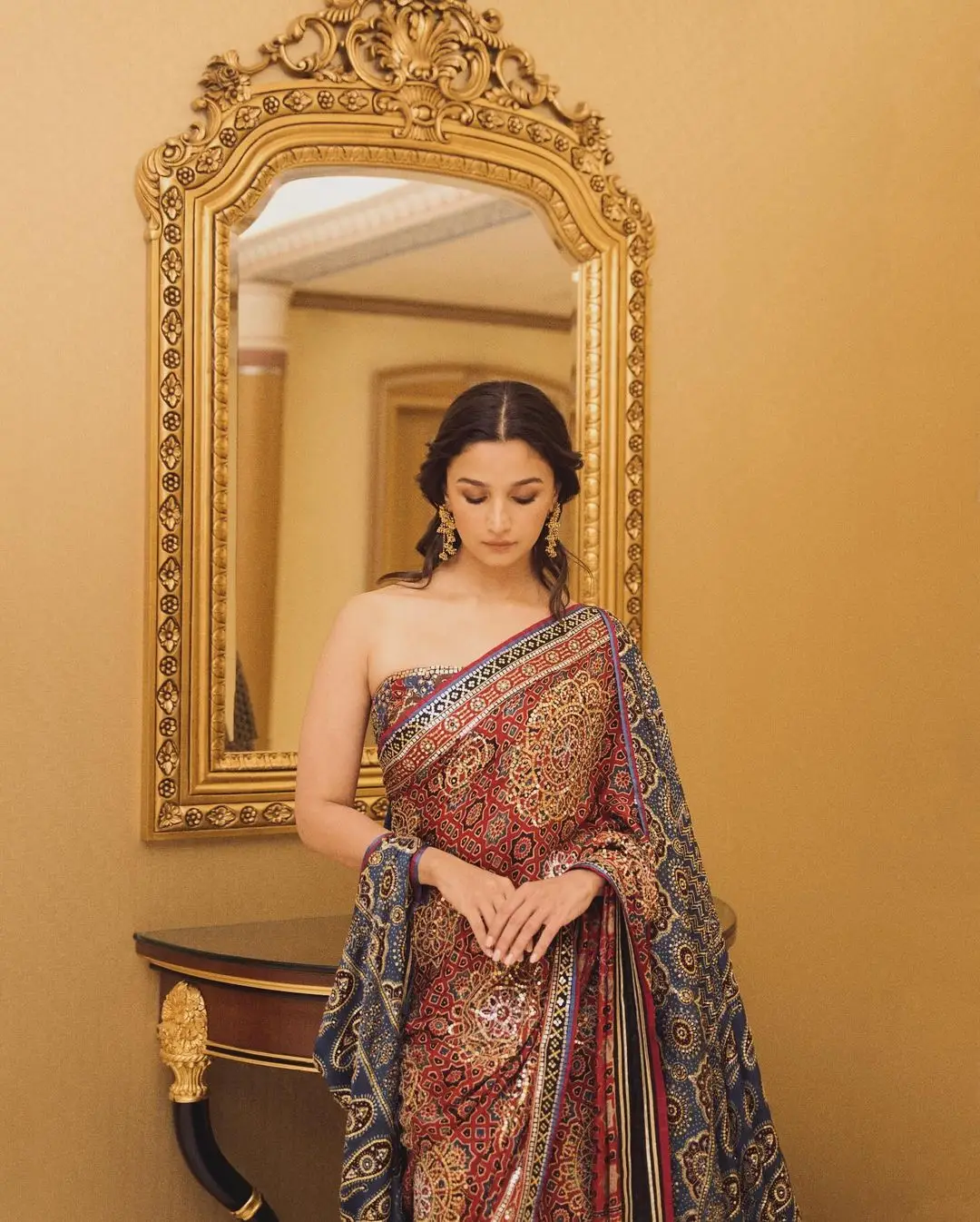 BOLLYWOOD ACTRESS ALIA BHATT PHOTOSHOOT IN MAROON COLOR SAREE 18